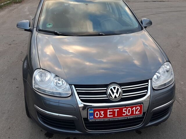 Серый Фольксваген Гольф, объемом двигателя 1.6 л и пробегом 243 тыс. км за 6900 $, фото 3 на Automoto.ua