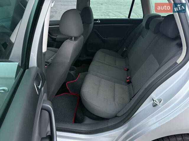 Серый Фольксваген Гольф, объемом двигателя 1.6 л и пробегом 287 тыс. км за 5950 $, фото 29 на Automoto.ua