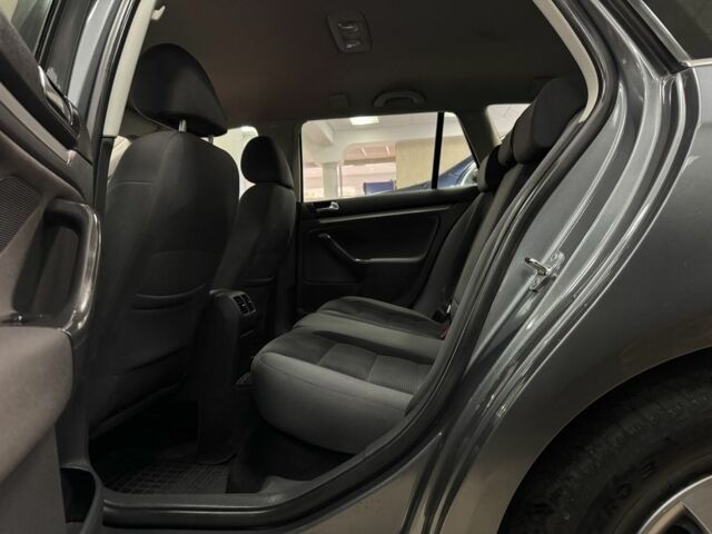 Серый Фольксваген Гольф, объемом двигателя 1.4 л и пробегом 217 тыс. км за 5800 $, фото 8 на Automoto.ua