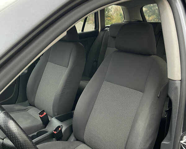 Фольксваген Гольф 2008 в Камень-Каширский на Automoto.ua Серый Фольксваген Гольф, объемом двигателя 1.9 л и пробегом 280 тыс. км за 6600 $, фото 41 на Automoto.ua