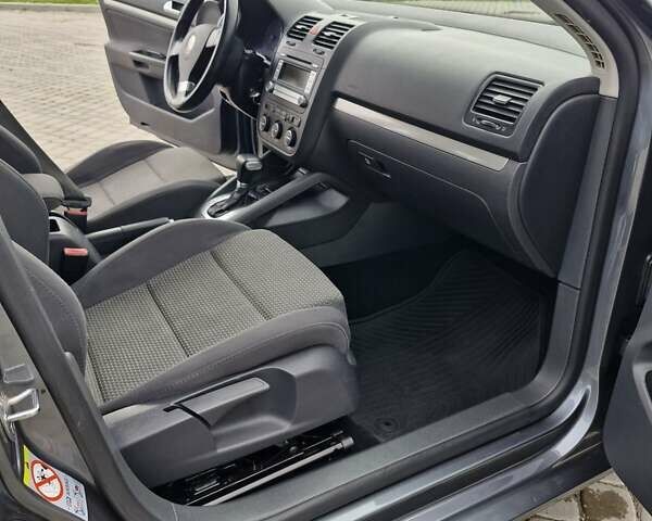 Серый Фольксваген Гольф, объемом двигателя 0 л и пробегом 217 тыс. км за 7500 $, фото 60 на Automoto.ua