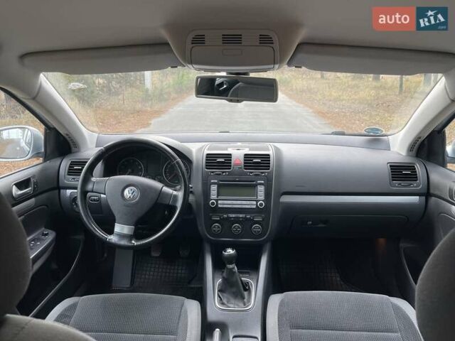 Серый Фольксваген Гольф, объемом двигателя 1.6 л и пробегом 242 тыс. км за 5900 $, фото 27 на Automoto.ua
