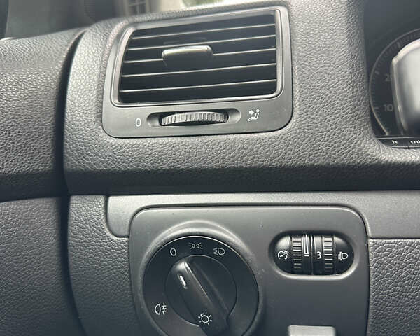 Сірий Фольксваген Гольф, об'ємом двигуна 1.6 л та пробігом 227 тис. км за 6000 $, фото 35 на Automoto.ua