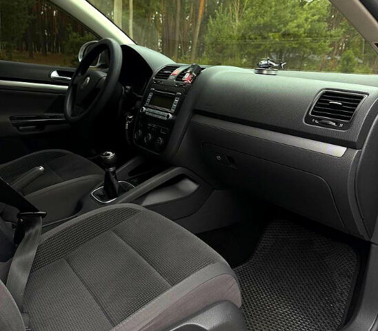 Серый Фольксваген Гольф, объемом двигателя 1.4 л и пробегом 211 тыс. км за 5300 $, фото 4 на Automoto.ua