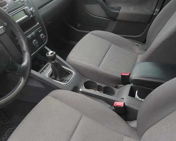 Серый Фольксваген Гольф, объемом двигателя 1.6 л и пробегом 267 тыс. км за 5500 $, фото 12 на Automoto.ua