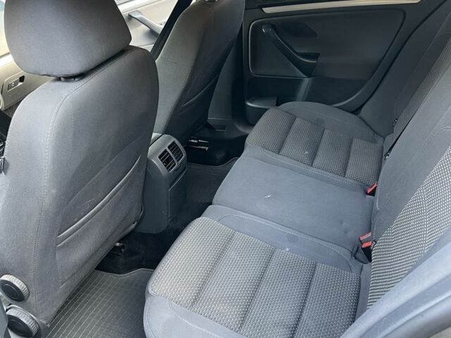 Серый Фольксваген Гольф, объемом двигателя 2 л и пробегом 341 тыс. км за 3500 $, фото 5 на Automoto.ua