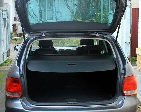 Серый Фольксваген Гольф, объемом двигателя 1.97 л и пробегом 257 тыс. км за 7500 $, фото 4 на Automoto.ua