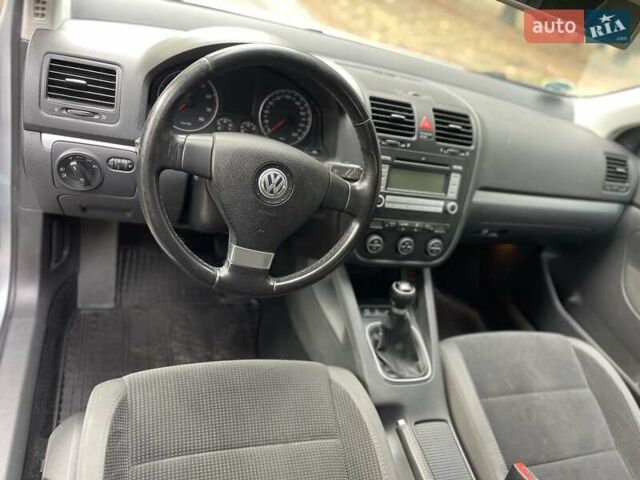 Серый Фольксваген Гольф, объемом двигателя 1.6 л и пробегом 242 тыс. км за 5900 $, фото 15 на Automoto.ua