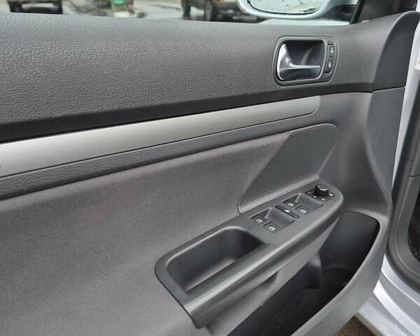 Серый Фольксваген Гольф, объемом двигателя 1.4 л и пробегом 237 тыс. км за 6000 $, фото 5 на Automoto.ua