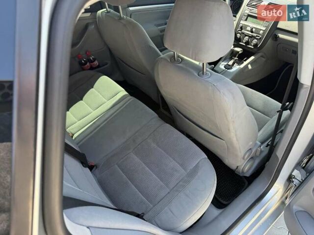 Сірий Фольксваген Гольф, об'ємом двигуна 2 л та пробігом 400 тис. км за 5814 $, фото 17 на Automoto.ua