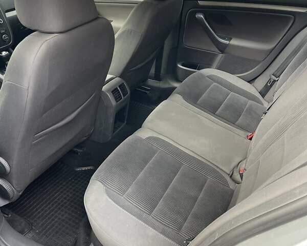 Серый Фольксваген Гольф, объемом двигателя 1.6 л и пробегом 242 тыс. км за 5900 $, фото 17 на Automoto.ua