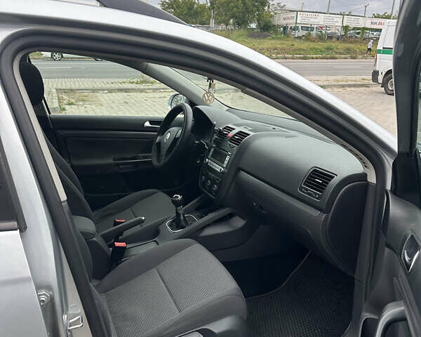 Сірий Фольксваген Гольф, об'ємом двигуна 1.6 л та пробігом 227 тис. км за 6000 $, фото 17 на Automoto.ua