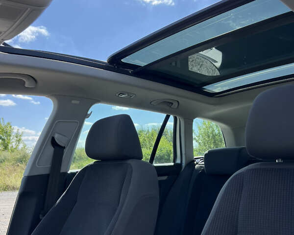 Серый Фольксваген Гольф, объемом двигателя 1.6 л и пробегом 220 тыс. км за 7300 $, фото 52 на Automoto.ua