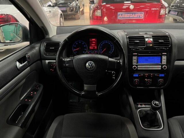 Серый Фольксваген Гольф, объемом двигателя 1.4 л и пробегом 217 тыс. км за 5800 $, фото 12 на Automoto.ua