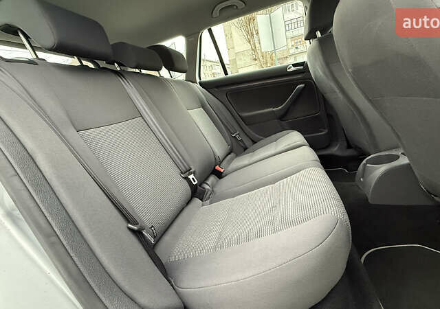 Серый Фольксваген Гольф, объемом двигателя 1.6 л и пробегом 218 тыс. км за 6900 $, фото 25 на Automoto.ua