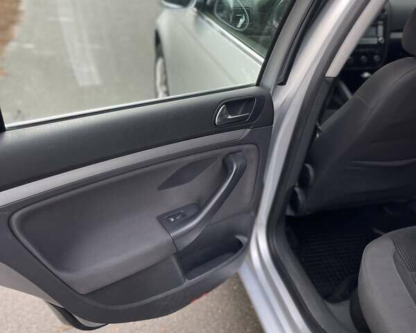 Серый Фольксваген Гольф, объемом двигателя 1.6 л и пробегом 242 тыс. км за 5900 $, фото 20 на Automoto.ua