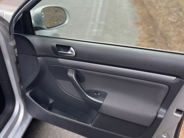 Серый Фольксваген Гольф, объемом двигателя 1.6 л и пробегом 242 тыс. км за 5900 $, фото 16 на Automoto.ua