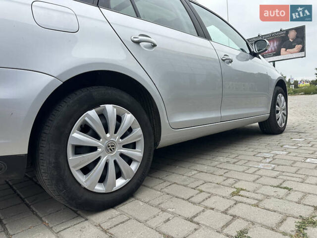 Сірий Фольксваген Гольф, об'ємом двигуна 1.6 л та пробігом 227 тис. км за 6000 $, фото 1 на Automoto.ua