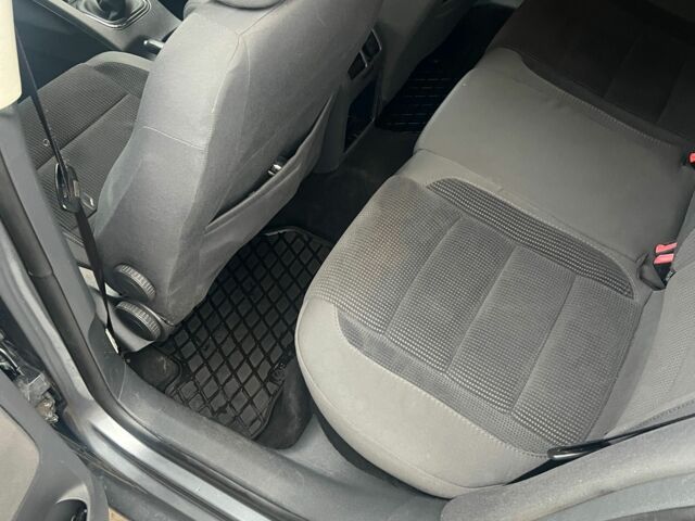 Серый Фольксваген Гольф, объемом двигателя 1.9 л и пробегом 260 тыс. км за 6500 $, фото 5 на Automoto.ua