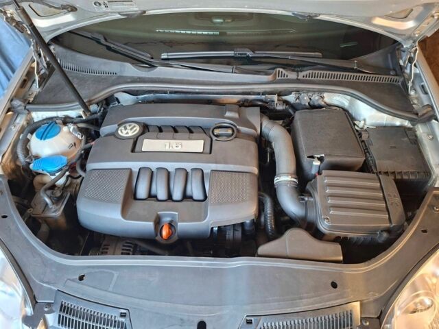 Сірий Фольксваген Гольф, об'ємом двигуна 1.6 л та пробігом 271 тис. км за 5066 $, фото 9 на Automoto.ua