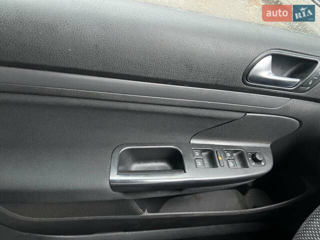 Серый Фольксваген Гольф, объемом двигателя 1.9 л и пробегом 351 тыс. км за 6000 $, фото 11 на Automoto.ua