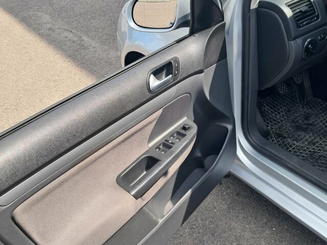 Сірий Фольксваген Гольф, об'ємом двигуна 1.6 л та пробігом 199 тис. км за 5900 $, фото 16 на Automoto.ua