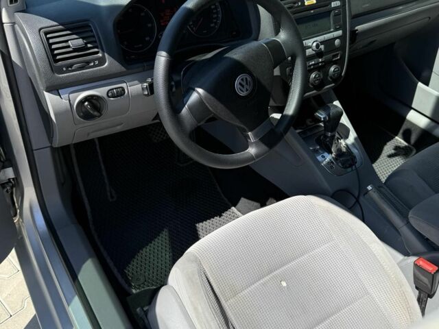 Сірий Фольксваген Гольф, об'ємом двигуна 2 л та пробігом 400 тис. км за 5803 $, фото 5 на Automoto.ua