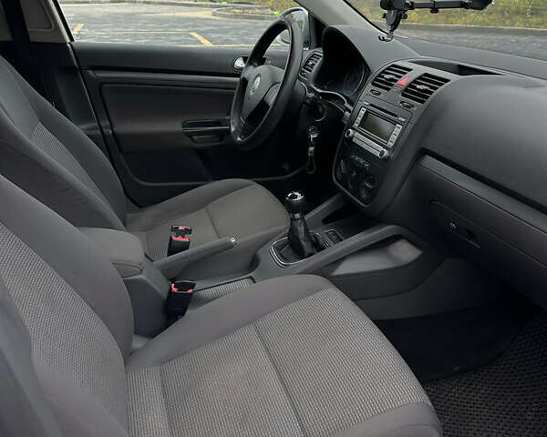 Серый Фольксваген Гольф, объемом двигателя 1.9 л и пробегом 321 тыс. км за 6100 $, фото 11 на Automoto.ua