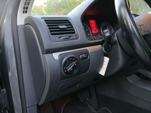 Фольксваген Гольф 2008 в Днепре (Днепропетровске) на Automoto.ua Серый Фольксваген Гольф, объемом двигателя 0 л и пробегом 192 тыс. км за 7800 $, фото 18 на Automoto.ua