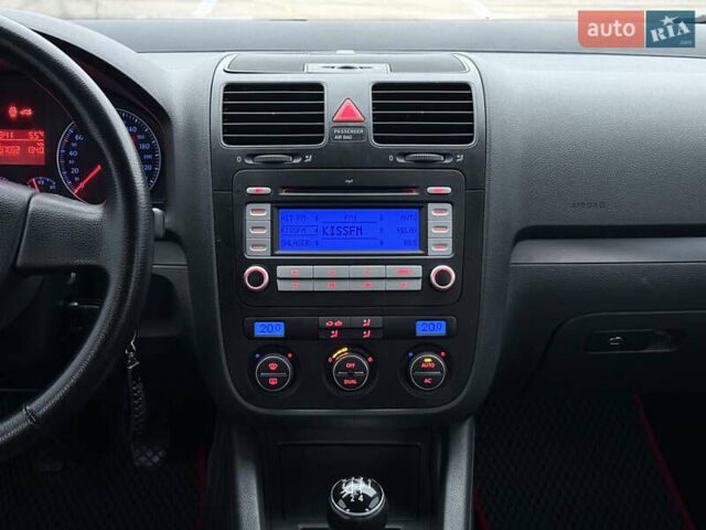 Серый Фольксваген Гольф, объемом двигателя 1.6 л и пробегом 287 тыс. км за 5950 $, фото 36 на Automoto.ua