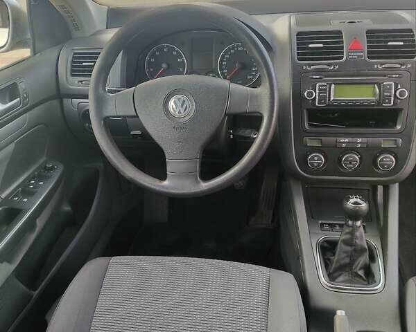 Серый Фольксваген Гольф, объемом двигателя 1.6 л и пробегом 198 тыс. км за 5000 $, фото 11 на Automoto.ua