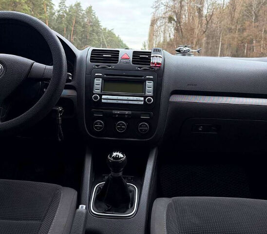 Серый Фольксваген Гольф, объемом двигателя 1.4 л и пробегом 211 тыс. км за 5300 $, фото 8 на Automoto.ua