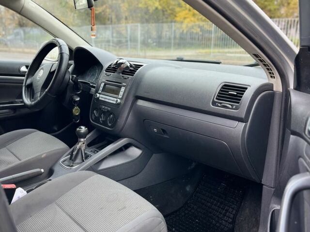 Серый Фольксваген Гольф, объемом двигателя 1.9 л и пробегом 340 тыс. км за 3450 $, фото 5 на Automoto.ua