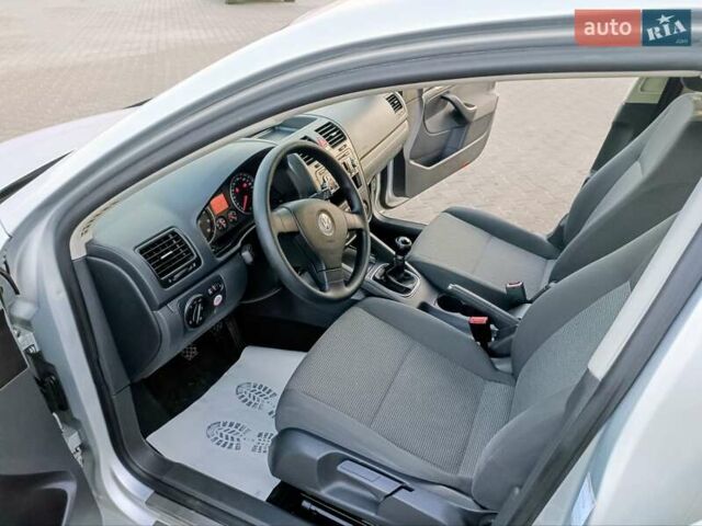 Серый Фольксваген Гольф, объемом двигателя 1.6 л и пробегом 210 тыс. км за 6450 $, фото 24 на Automoto.ua