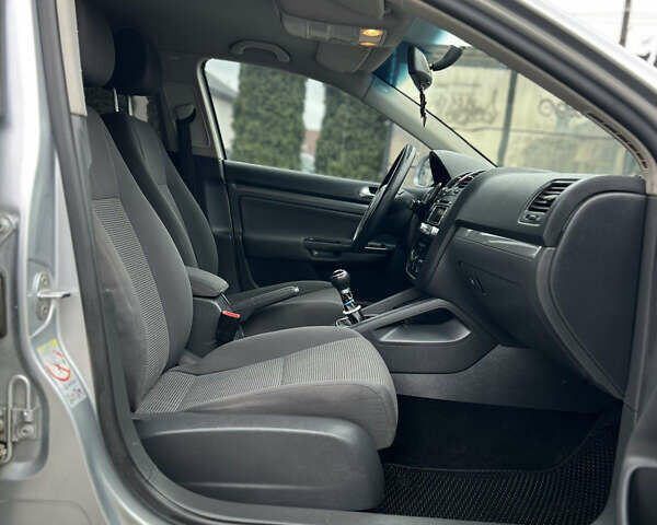 Сірий Фольксваген Гольф, об'ємом двигуна 1.9 л та пробігом 324 тис. км за 5700 $, фото 20 на Automoto.ua