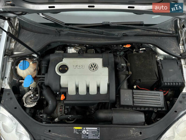 Серый Фольксваген Гольф, объемом двигателя 1.9 л и пробегом 321 тыс. км за 6100 $, фото 13 на Automoto.ua