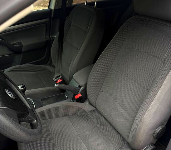 Серый Фольксваген Гольф, объемом двигателя 1.4 л и пробегом 211 тыс. км за 5300 $, фото 5 на Automoto.ua