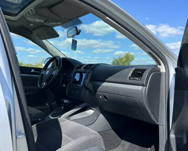 Серый Фольксваген Гольф, объемом двигателя 1.6 л и пробегом 220 тыс. км за 7300 $, фото 58 на Automoto.ua