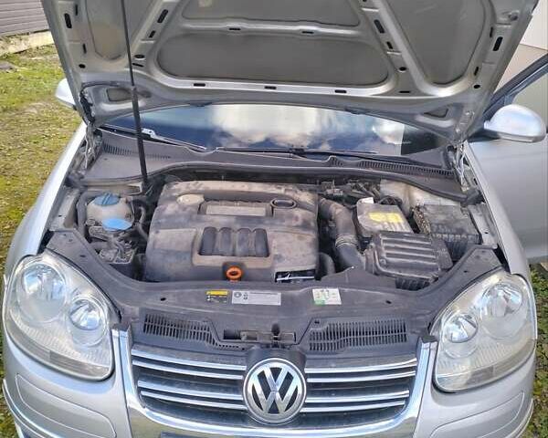 Серый Фольксваген Гольф, объемом двигателя 1.6 л и пробегом 255 тыс. км за 6000 $, фото 7 на Automoto.ua