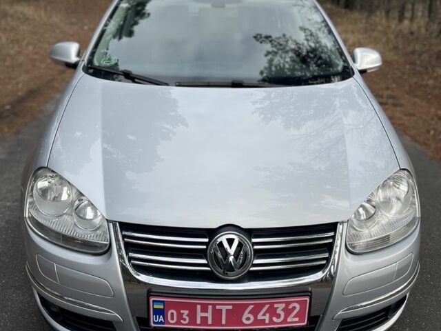 Серый Фольксваген Гольф, объемом двигателя 1.6 л и пробегом 242 тыс. км за 5900 $, фото 1 на Automoto.ua