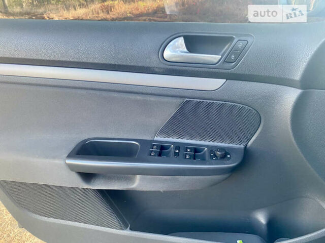 Серый Фольксваген Гольф, объемом двигателя 1.4 л и пробегом 290 тыс. км за 5800 $, фото 9 на Automoto.ua