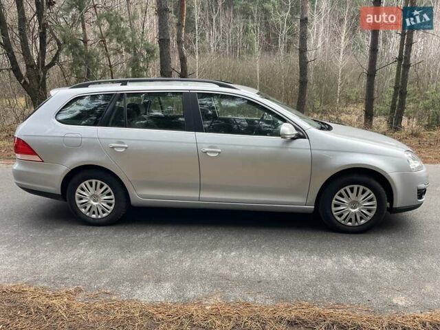 Серый Фольксваген Гольф, объемом двигателя 1.6 л и пробегом 242 тыс. км за 5900 $, фото 4 на Automoto.ua