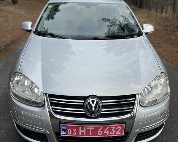 Серый Фольксваген Гольф, объемом двигателя 1.6 л и пробегом 242 тыс. км за 5900 $, фото 3 на Automoto.ua