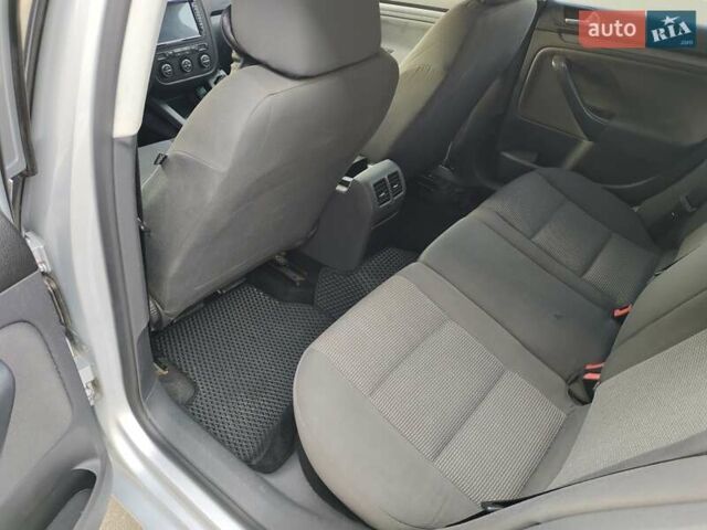 Серый Фольксваген Гольф, объемом двигателя 1.6 л и пробегом 201 тыс. км за 6000 $, фото 8 на Automoto.ua