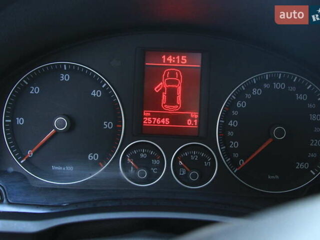 Серый Фольксваген Гольф, объемом двигателя 1.97 л и пробегом 257 тыс. км за 7500 $, фото 3 на Automoto.ua