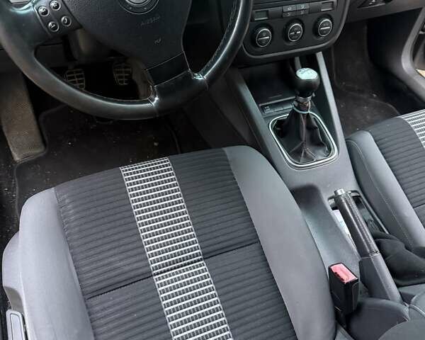 Сірий Фольксваген Гольф, об'ємом двигуна 1.97 л та пробігом 320 тис. км за 6500 $, фото 6 на Automoto.ua