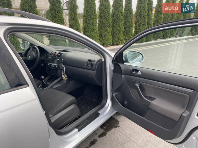 Серый Фольксваген Гольф, объемом двигателя 1.6 л и пробегом 200 тыс. км за 5500 $, фото 6 на Automoto.ua