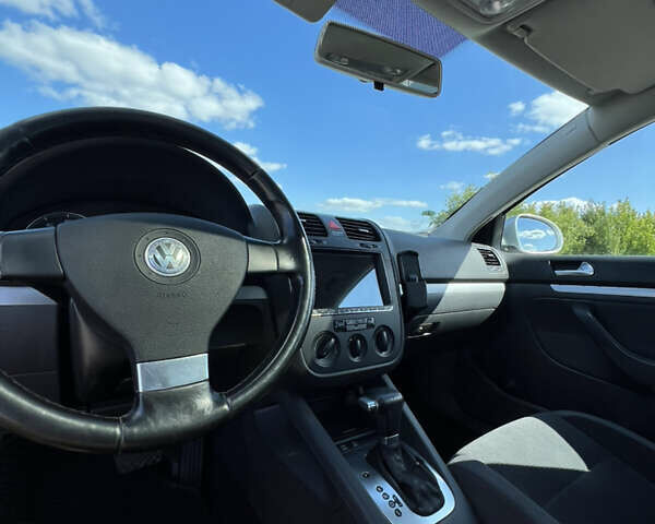 Серый Фольксваген Гольф, объемом двигателя 1.6 л и пробегом 220 тыс. км за 7300 $, фото 54 на Automoto.ua