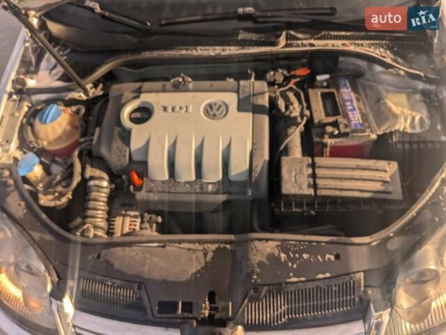 Серый Фольксваген Гольф, объемом двигателя 1.9 л и пробегом 413 тыс. км за 5600 $, фото 5 на Automoto.ua