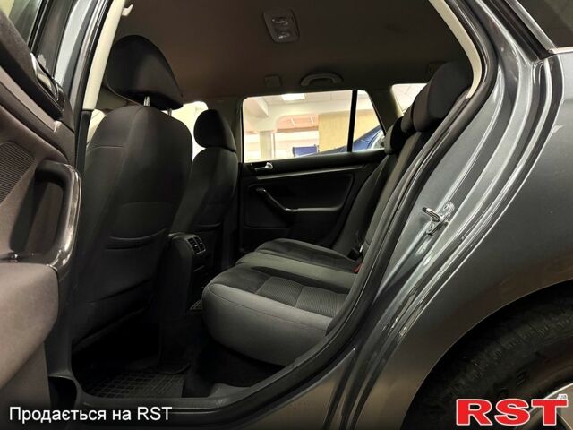 Серый Фольксваген Гольф, объемом двигателя 1.4 л и пробегом 217 тыс. км за 5800 $, фото 7 на Automoto.ua